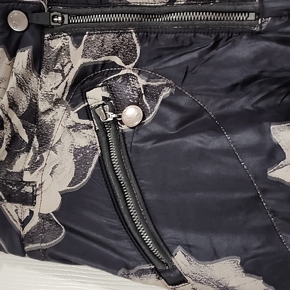 Ski suit - Picture 3 of 11